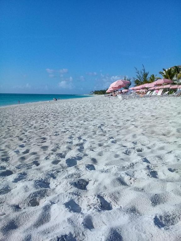 Private Guest House 2 Bedrooms & 2 Baths Near Grace Bay Beach & Long Bay Beach. Exterior photo