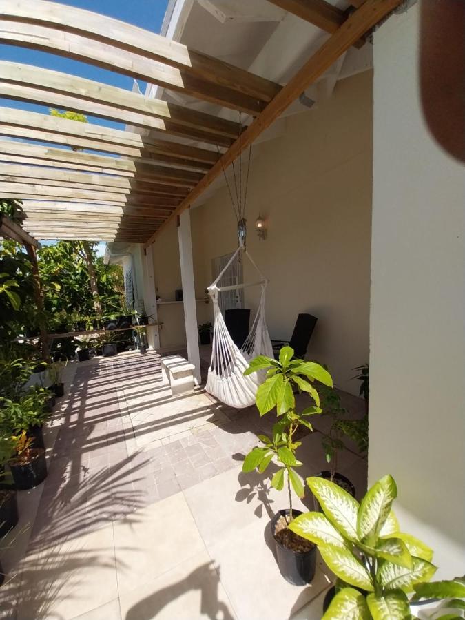 Private Guest House 2 Bedrooms & 2 Baths Near Grace Bay Beach & Long Bay Beach. Exterior photo