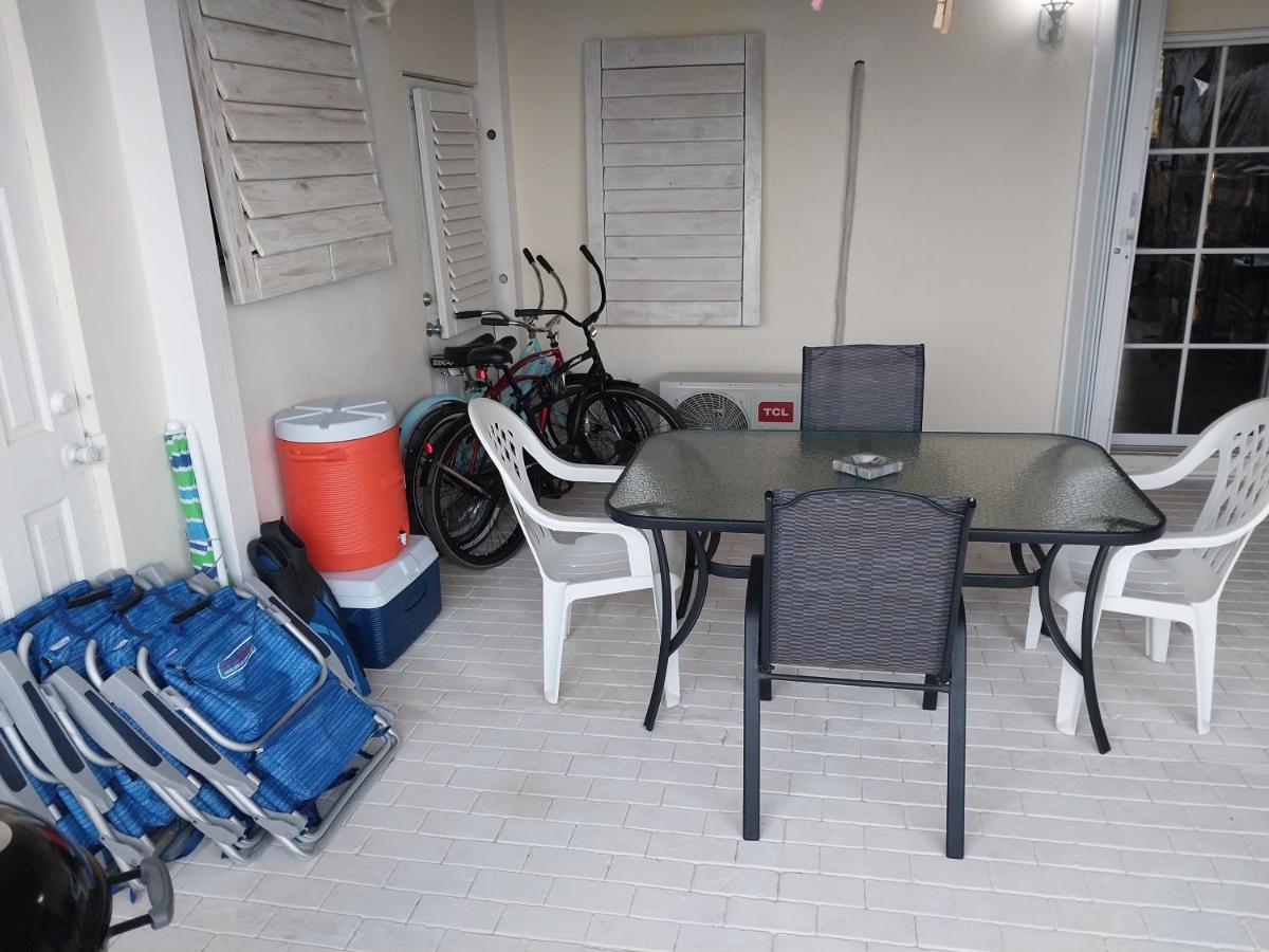 Private Guest House 2 Bedrooms & 2 Baths Near Grace Bay Beach & Long Bay Beach. Exterior photo