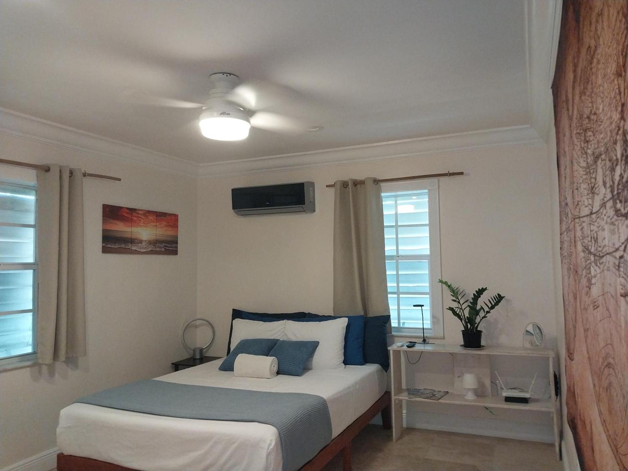 Private Guest House 2 Bedrooms & 2 Baths Near Grace Bay Beach & Long Bay Beach. Exterior photo