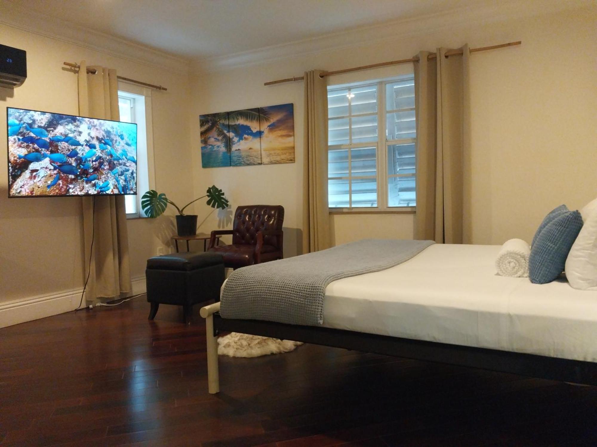 Private Guest House 2 Bedrooms & 2 Baths Near Grace Bay Beach & Long Bay Beach. Exterior photo