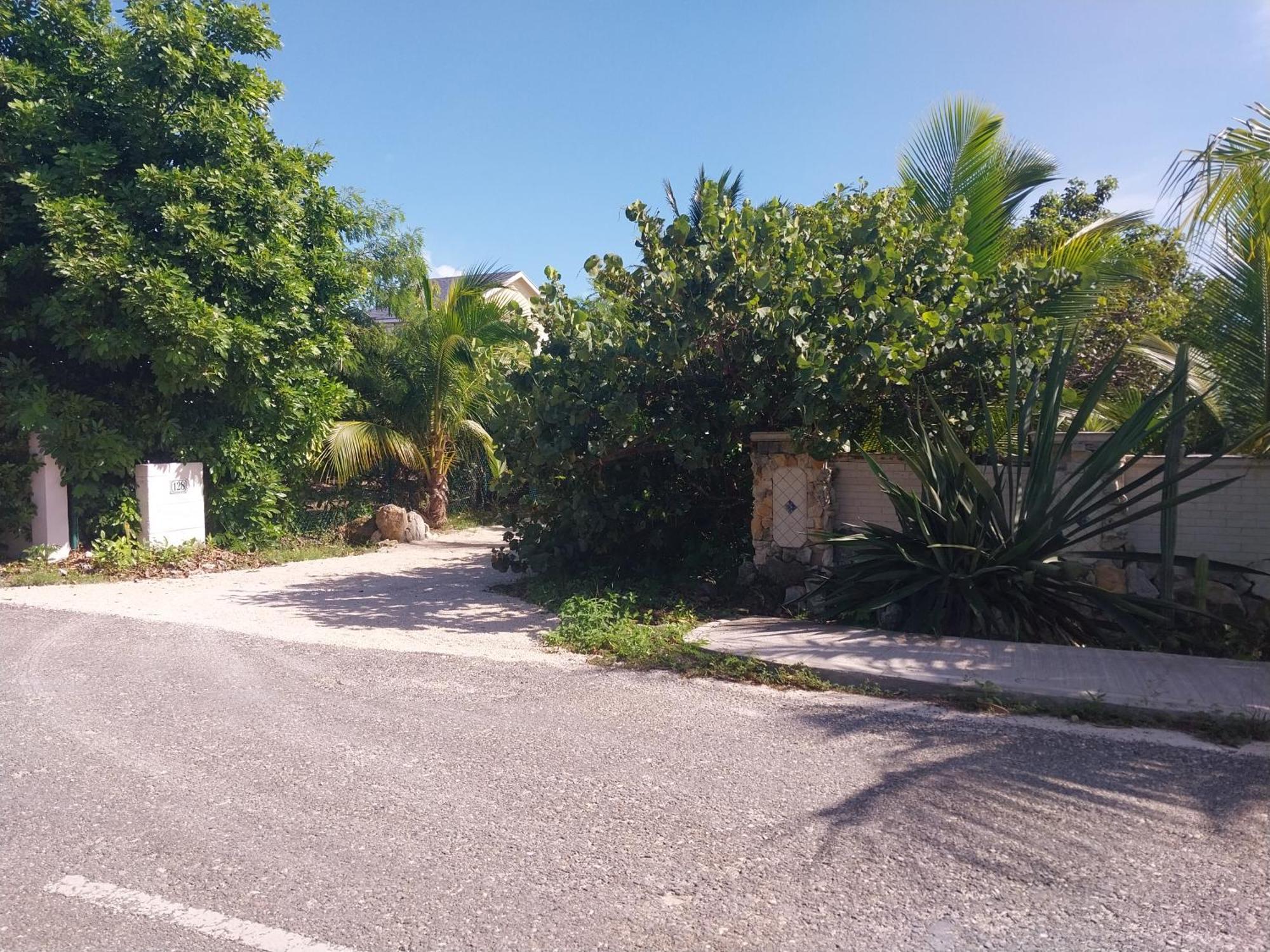 Private Guest House 2 Bedrooms & 2 Baths Near Grace Bay Beach & Long Bay Beach. Exterior photo