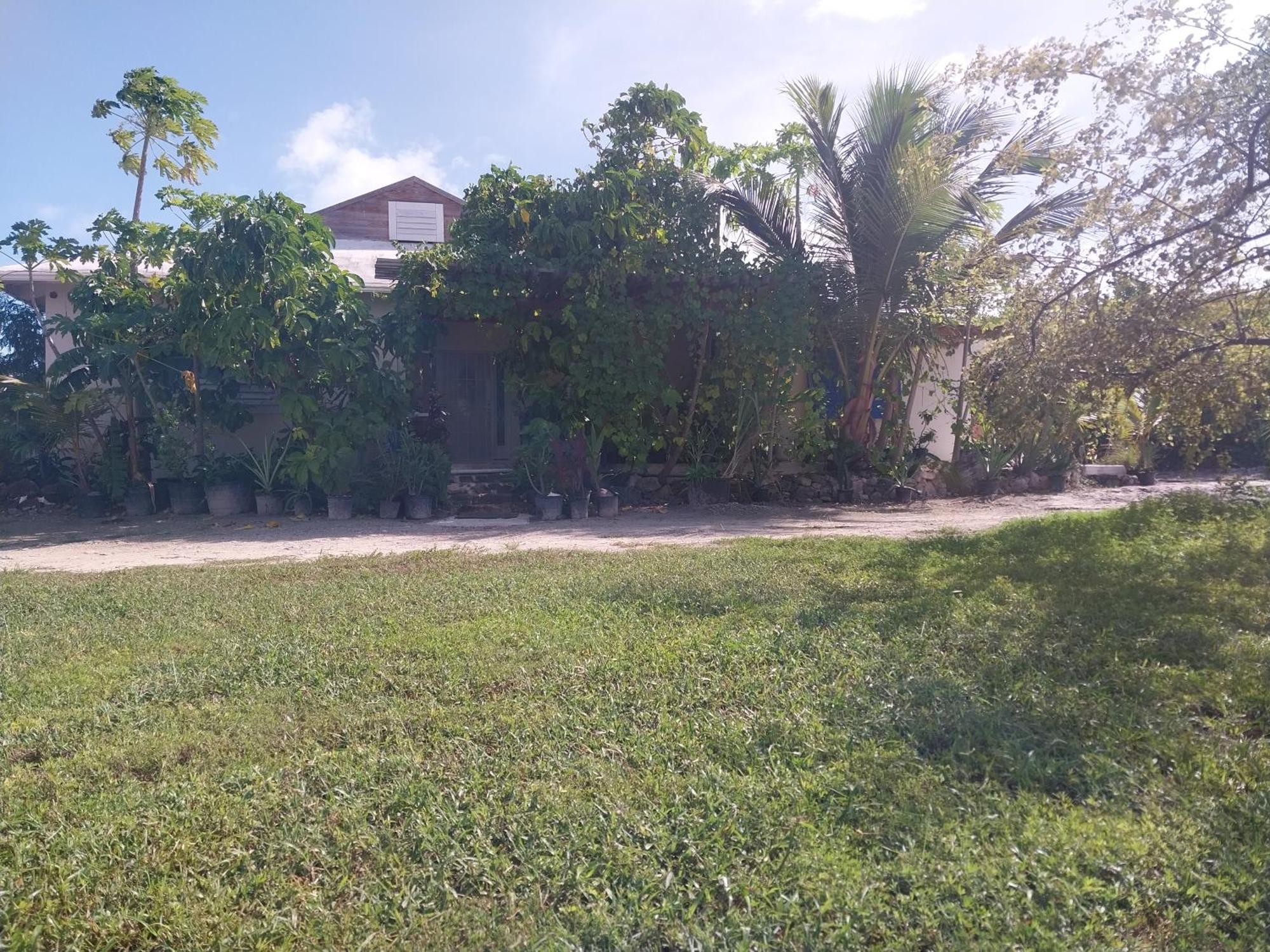 Private Guest House 2 Bedrooms & 2 Baths Near Grace Bay Beach & Long Bay Beach. Exterior photo
