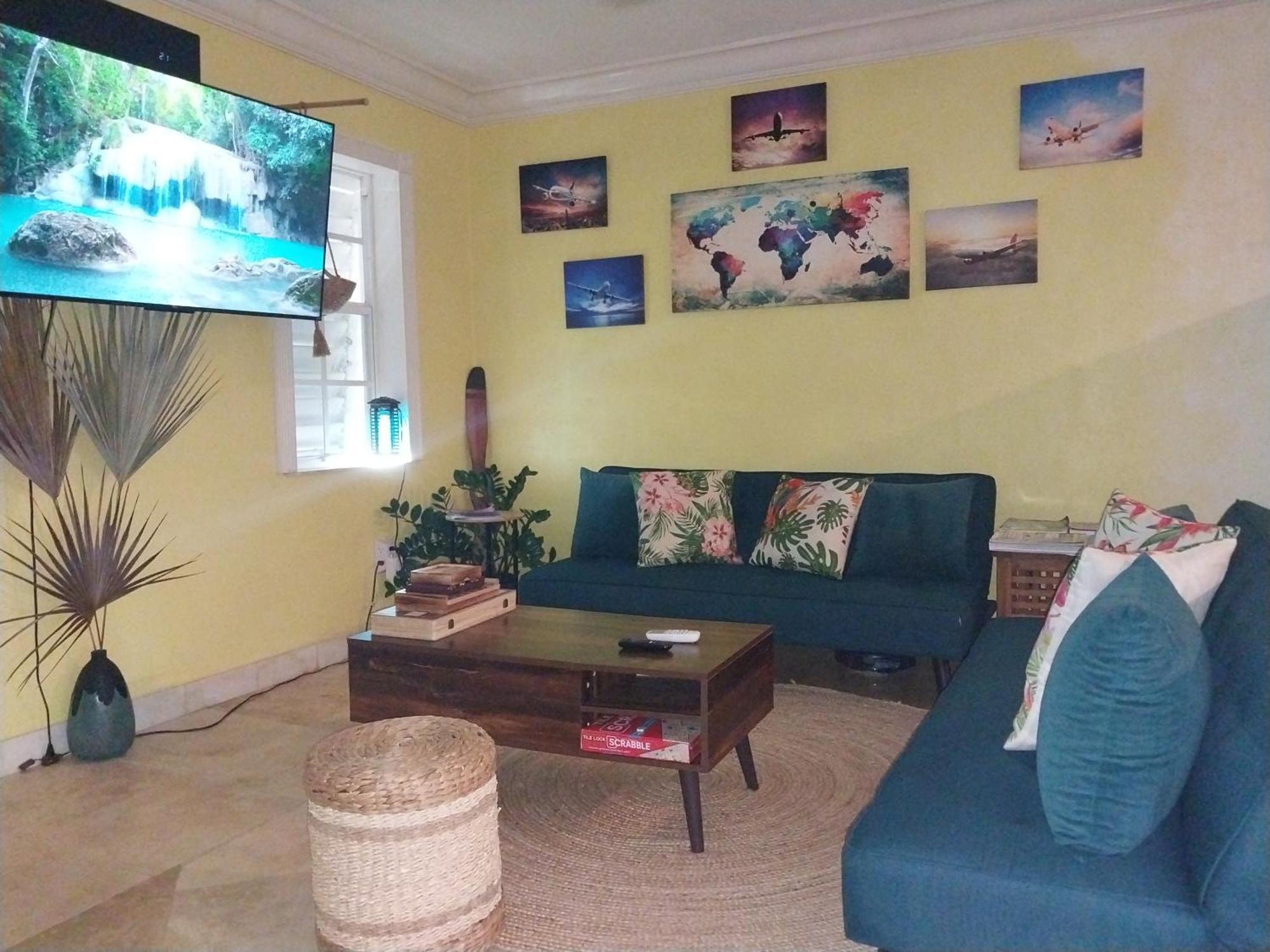 Private Guest House 2 Bedrooms & 2 Baths Near Grace Bay Beach & Long Bay Beach. Exterior photo